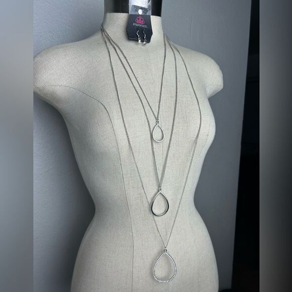 Paparazzi Silver Necklace and Earring Set - Picture 1 of 4